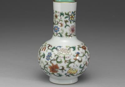 图片[3]-Vase with flowers of the four seasons in fencai polychrome enamels, Qing dynasty, Qianlong reign (1736-1795)-China Archive